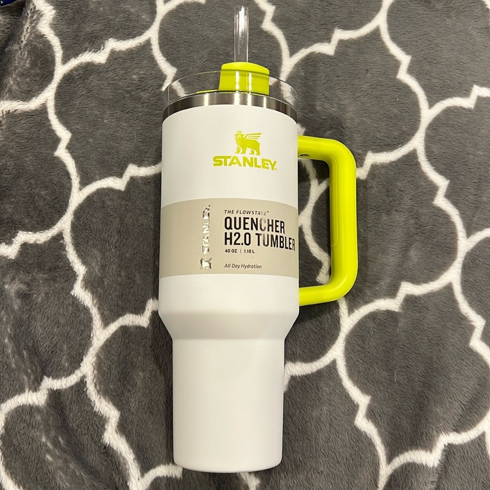 **BRAND NEW** Stanley 40oz Quencher H2.0 Tumbler in lime green/white